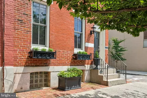 859 Corinthian Ave, Philadelphia, PA 19130