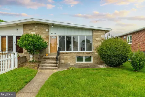 8806 Macon St, Philadelphia, PA 19152