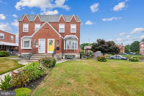 824 Glenn St, Philadelphia, PA 19115