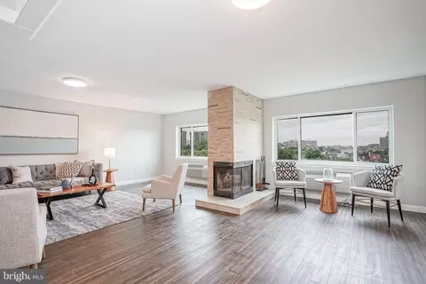 200-10 Lombard St #810, Philadelphia, PA 19147
