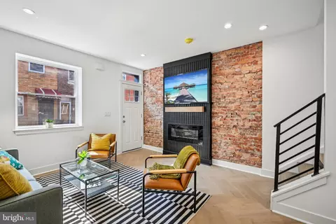 2232 S Opal St, Philadelphia, PA 19145