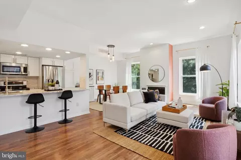 1119 Pine St #203, Philadelphia, PA 19107