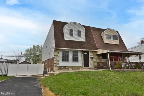 1017 Foster St, Philadelphia, PA 19116