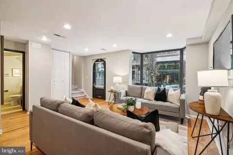 2020 Walnut St #2024, Philadelphia, PA 19103