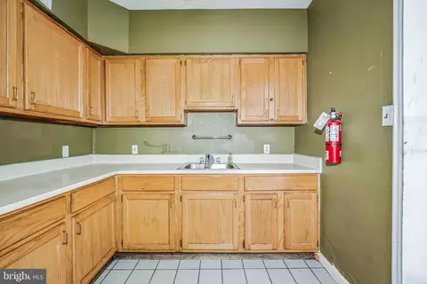 3852 54 Spring Garden St, Philadelphia, PA 19104