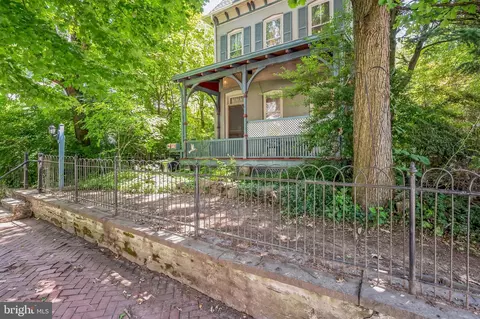 162 W Penn St, Philadelphia, PA 19144