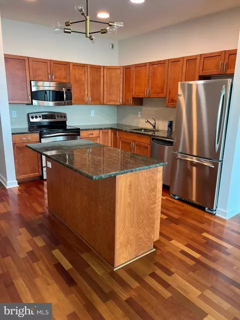 901 N Penn St #F1706, Philadelphia, PA 19123