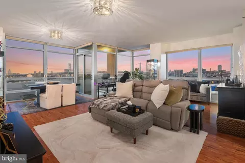 901 N Penn St #P1102, Philadelphia, PA 19123