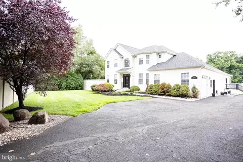 4924 Convent Ln, Philadelphia, PA 19114