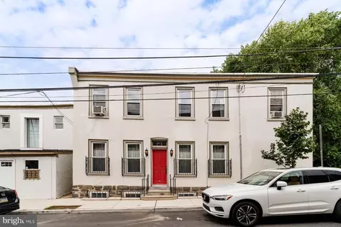 4577 Baker St, Philadelphia, PA 19127