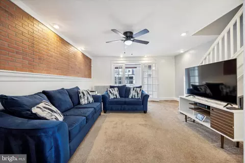 646 Allengrove St, Philadelphia, PA 19120