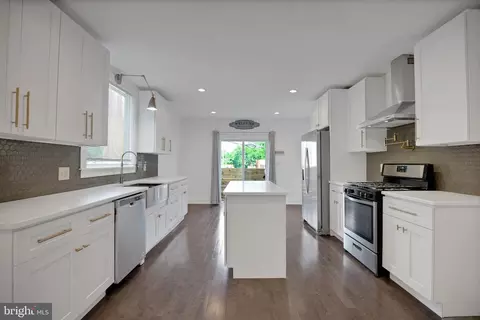 4482 Livingston St, Philadelphia, PA 19137