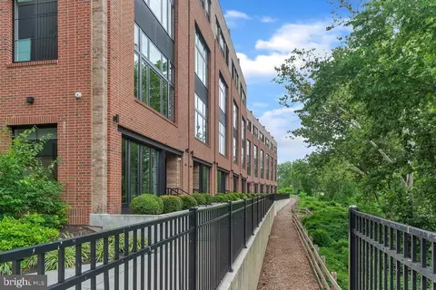 4562 Riverside Way, Philadelphia, PA 19127
