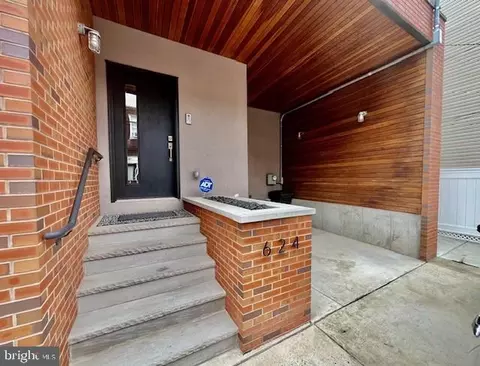 624 E Flora St, Philadelphia, PA 19125