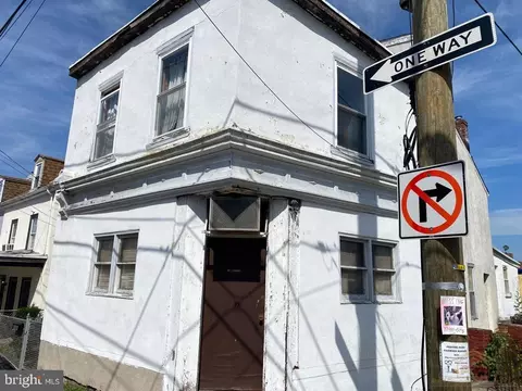 182 Dupont St, Philadelphia, PA 19127