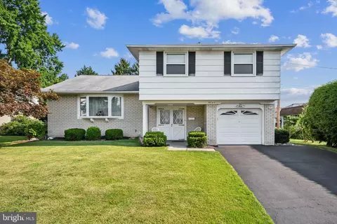 9727 Redd Rambler Dr, Philadelphia, PA 19115