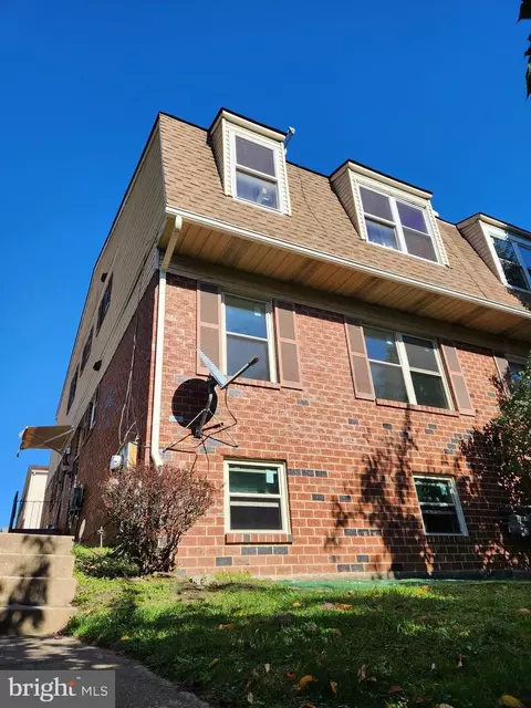 1715 Tracey St #B, Philadelphia, PA 19115