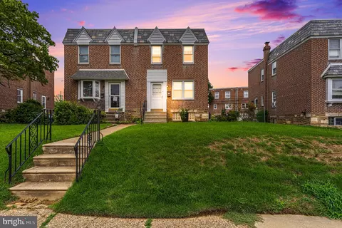 1823 Oakmont St, Philadelphia, PA 19111