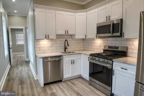 3073 E Thompson St, Philadelphia, PA 19134
