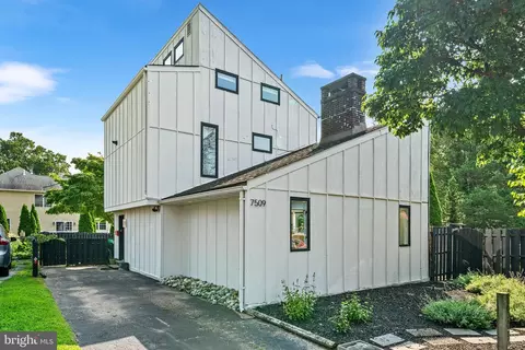 7509 Manti St, Philadelphia, PA 19128