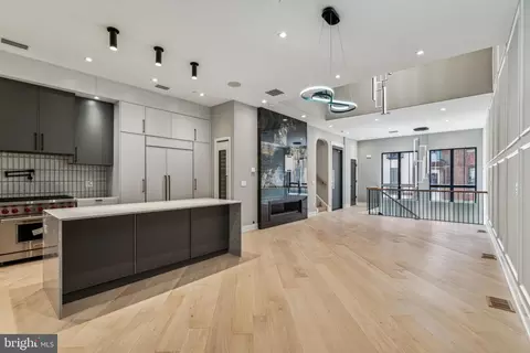 342 S Hicks St, Philadelphia, PA 19102
