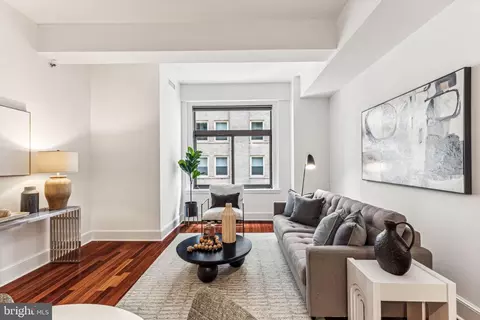 1500 Chestnut St #17E, Philadelphia, PA 19102