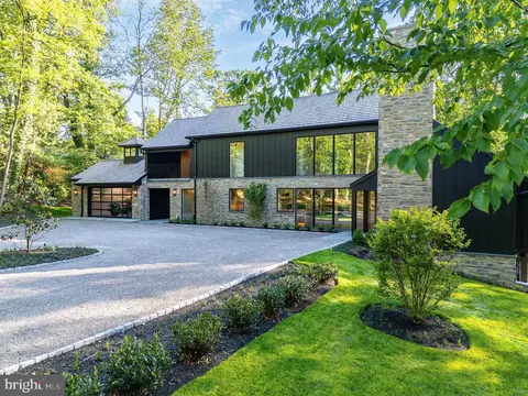 607 W Gravers Ln, Philadelphia, PA 19118
