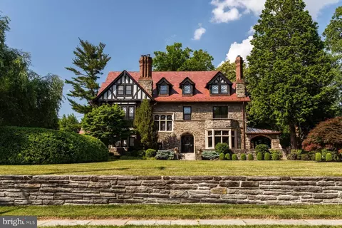 8801 Crefeld St, Philadelphia, PA 19118