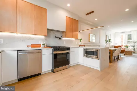 2302 E Gordon St, Philadelphia, PA 19125