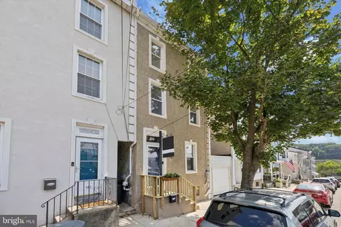 141 Markle St, Philadelphia, PA 19127