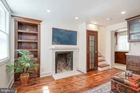 302 S Fawn St, Philadelphia, PA 19107
