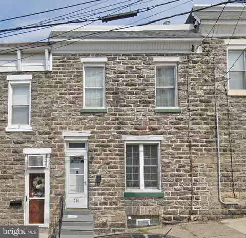 219 Dawson St, Philadelphia, PA 19128