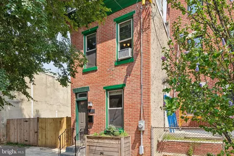 2125 E Firth St, Philadelphia, PA 19125