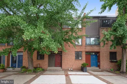 725 Bradford Aly, Philadelphia, PA 19147