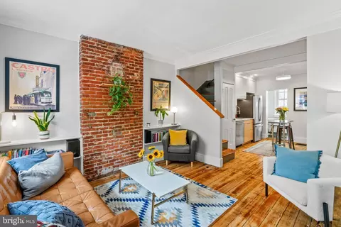 915 S Bodine St, Philadelphia, PA 19147
