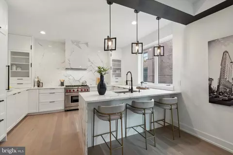 808 Fitzwater St, Philadelphia, PA 19147