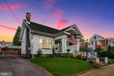 7238 Montour St, Philadelphia, PA 19111