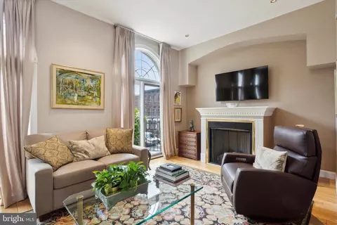 732 S 15th St, Philadelphia, PA 19146