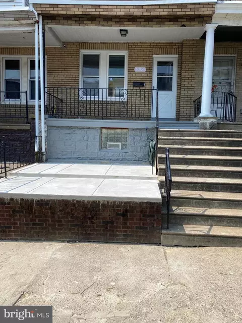 988 Carver St, Philadelphia, PA 19124