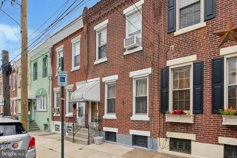 3183 Almond St, Philadelphia, PA 19134