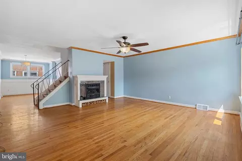 3713 Country Club Rd, Philadelphia, PA 19131
