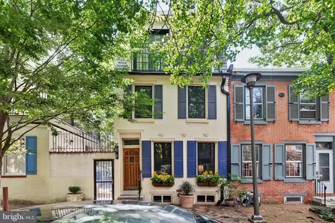 2302 Waverly St, Philadelphia, PA 19146