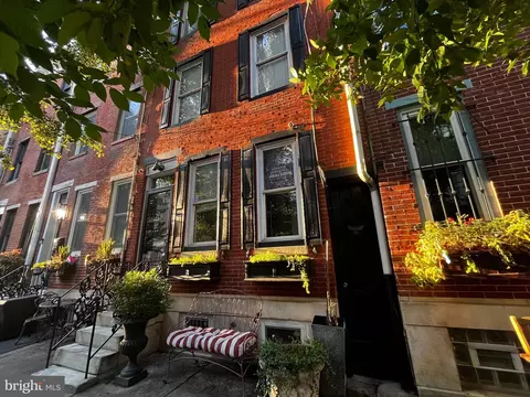 529 Queen St, Philadelphia, PA 19147