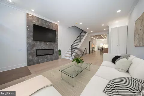 740 Morris St, Philadelphia, PA 19148