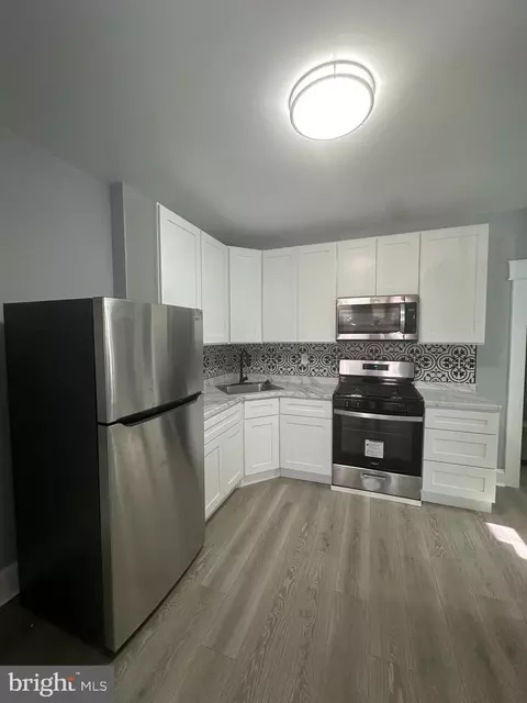 6636 Hegerman St, Philadelphia, PA 19135