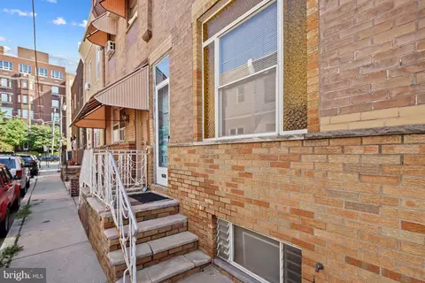 2417 S Watts St, Philadelphia, PA 19148