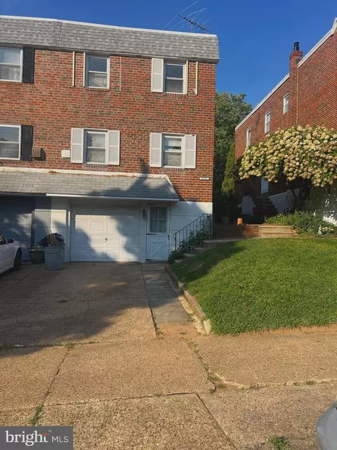 2711 Taunton St, Philadelphia, PA 19152