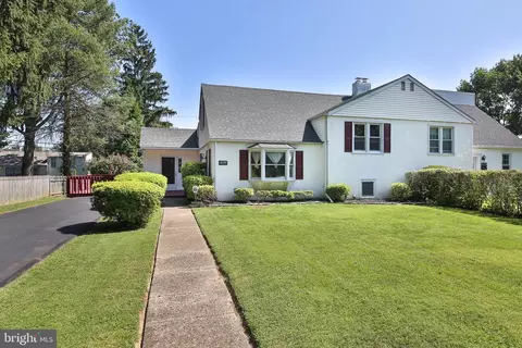 8719 Old Line Rd, Philadelphia, PA 19128