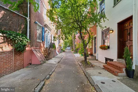 417 S Iseminger St, Philadelphia, PA 19147