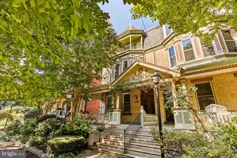 819 S 48th St, Philadelphia, PA 19143